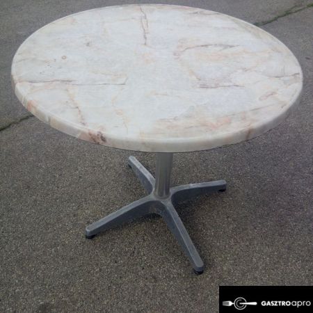 Kültéri asztal márvány mintával