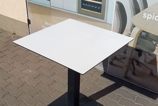 Fehér színű étkezőasztal, kis asztal - használt irodabútor