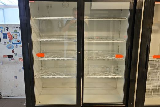 Eladó tolóajtós üvegajtós hűtőszekrény