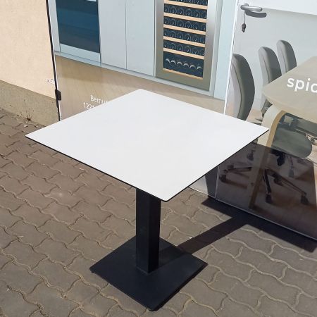 Fehér színű étkezőasztal, kis asztal - használt irodabútor