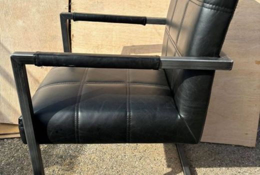 Karfás műbőr/ plüss szék