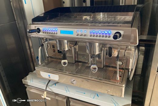 Astoria kétkaros automata kávégép csészemelegentartóval