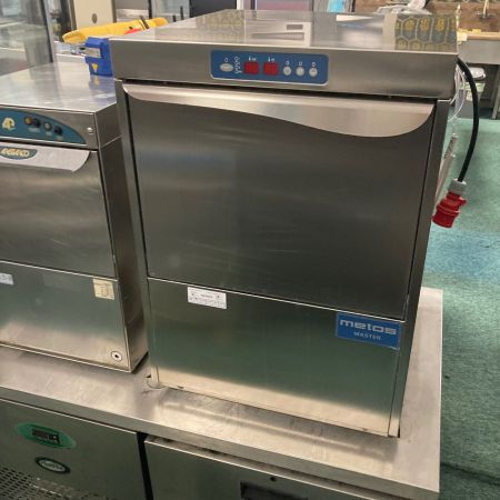 Metos 2 pohár-tányérmosogató gép, öblítő és mosószeradagolóval, ürítőszivattyúval
