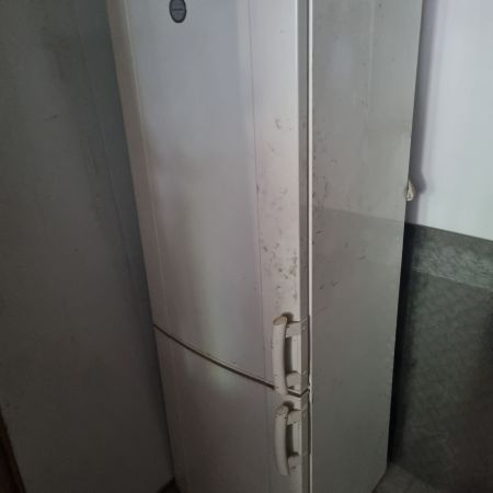 Eladó használt Electrolux háztartási hűtőszekrény fagyasztóval jó állapotban lévő!