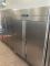 LEC 1400 literes hűtő, GN 2/1-es, teleajtós, rozsdamentes, görgős